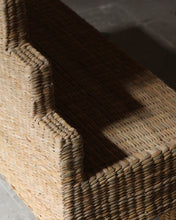 Load image into Gallery viewer, BANCA ICHÉN — Banca Tejida Artesanal con Respaldo Arquitectónico