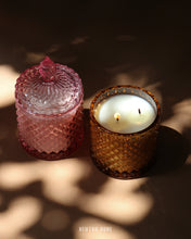 Load image into Gallery viewer, CHICH – Vela Artesanal de Miel, Copal, Sándalo y Cedro